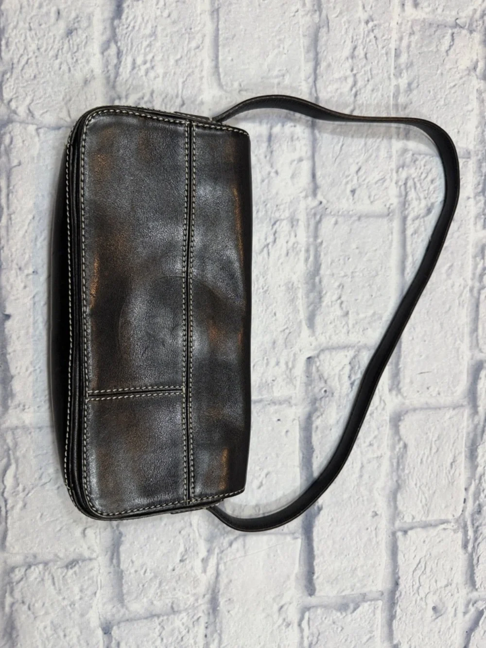 Adrienne Vittadini Black Leather Shoulder Bag Magnetic Closure Contrast Stitchin